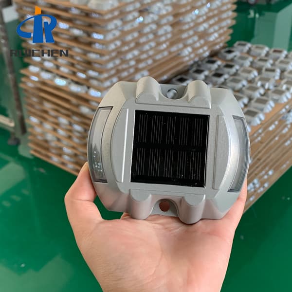 <h3>The New Intelligent Solar Road Stud Marker</h3>
